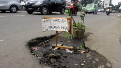 Driver Ojol Tewas Kecelakaan Akibat Jalan Rusak di Kota Bogor